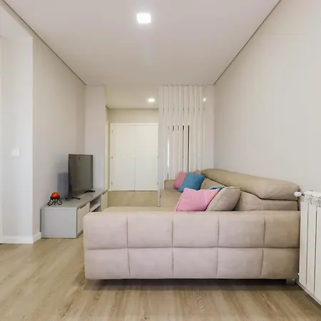 Sunshine - Modern Ap Near The