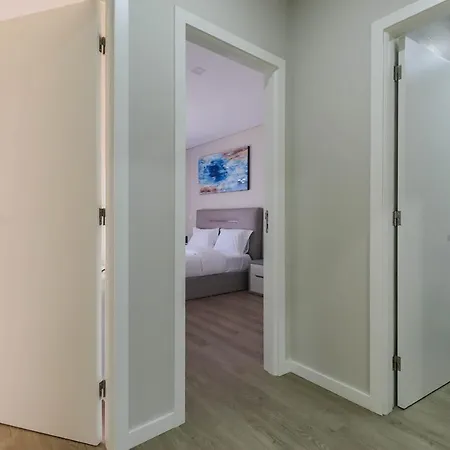 Sunshine - Modern Ap Near The