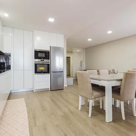 Sunshine - Modern Ap Near The דירה ויאנה דו קסטלו